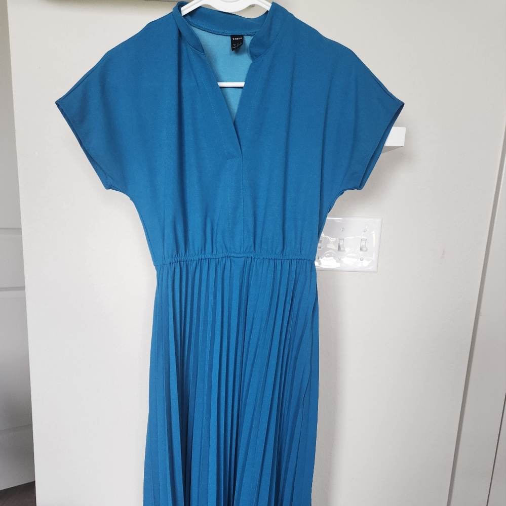Beautiful pleated blue midi dress